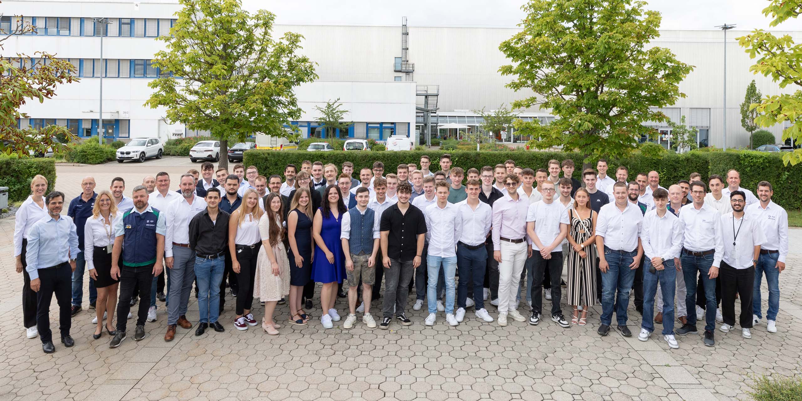 Freisprechungsfeier im BMW Group Werk Regensburg: 63 Facharbeiterbriefe feierlich übergeben