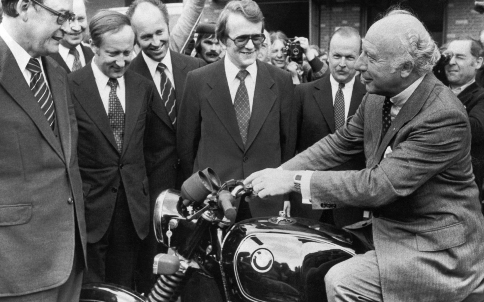 Walter Scheel bei BMW zur Feier des 500.000sten BMW Motorrads