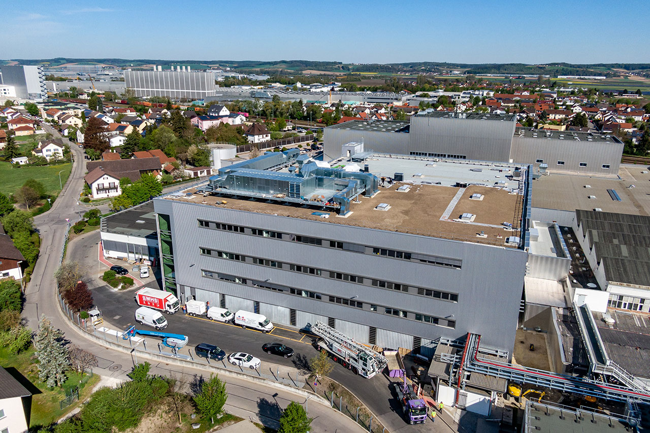 Neues Gebäude im Werk Dingolfing; Luftansicht