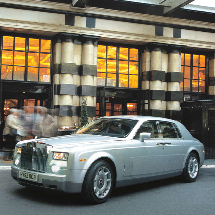 Rolls-Royce Motor Cars bringt den neuen Phantom auf den Markt.