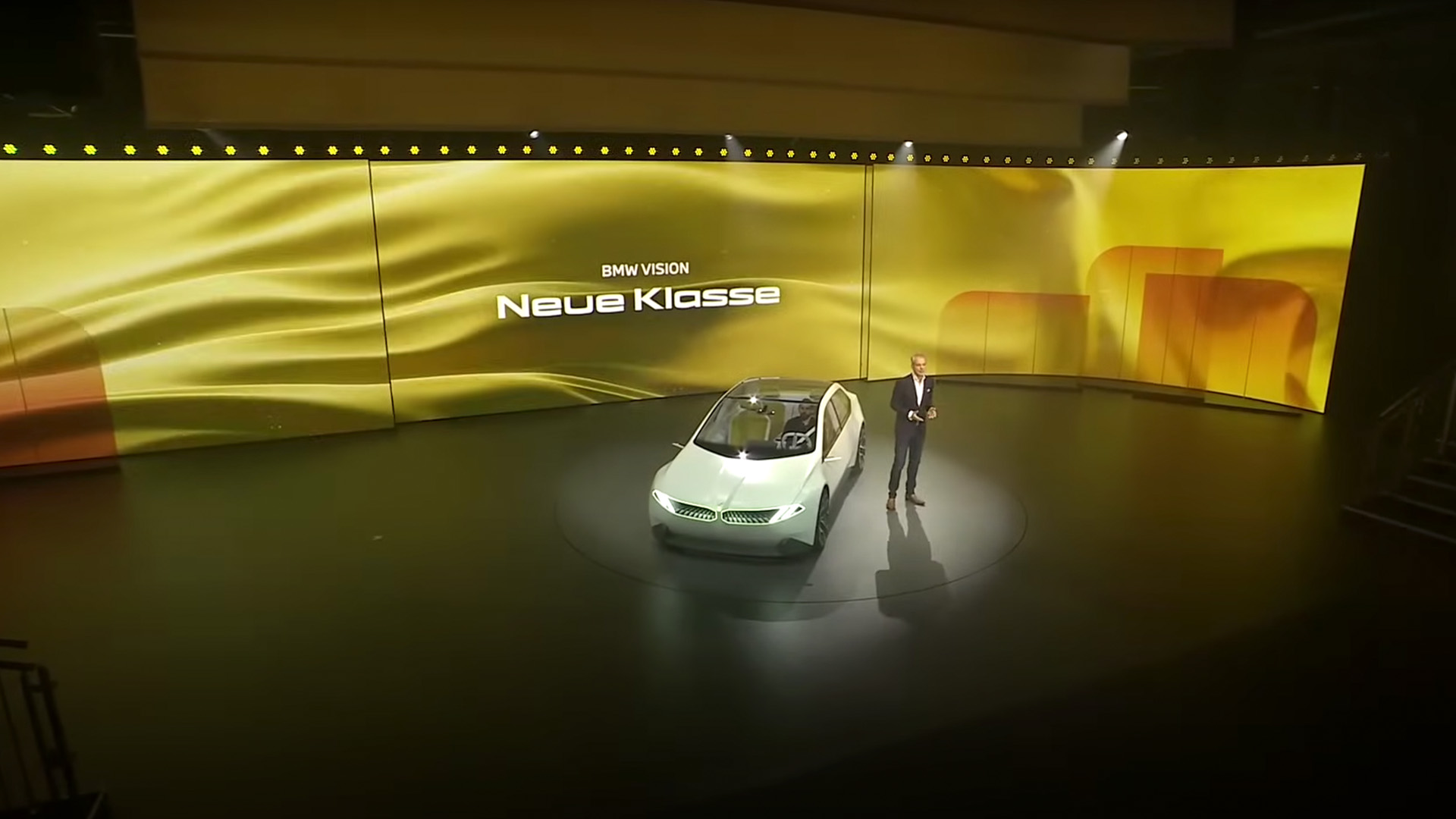 Digital, electric, circular: On the road to Neue Klasse. 