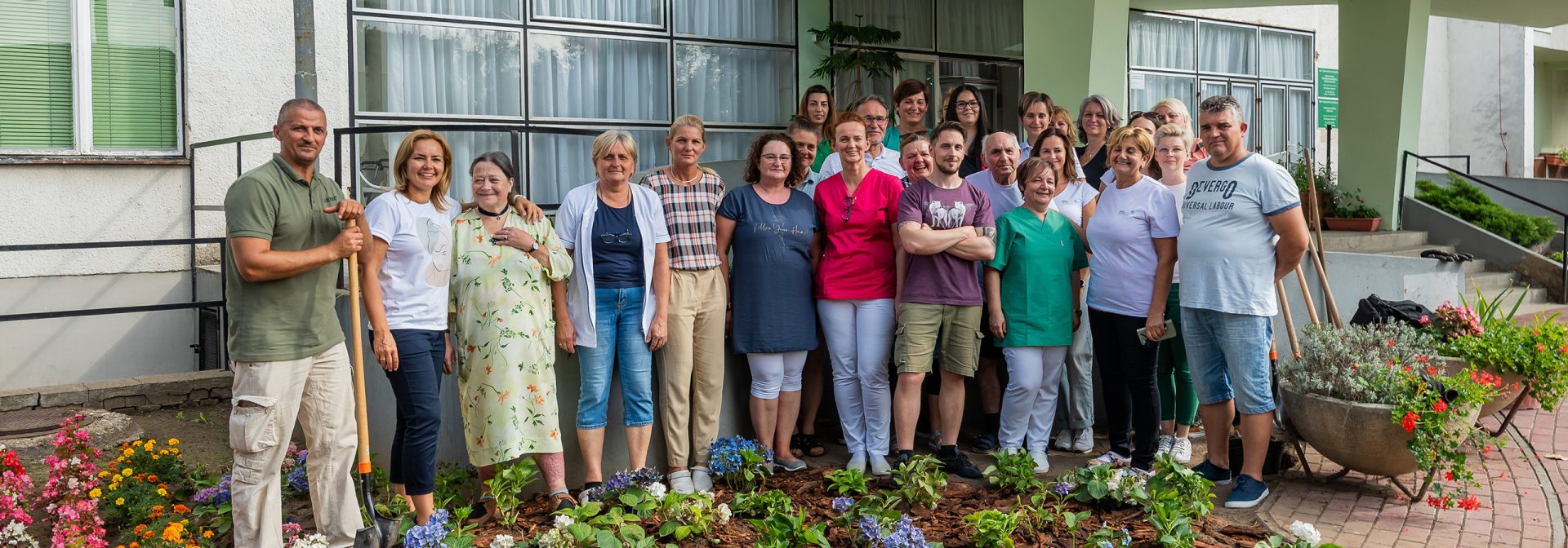 The team that recycled the hortensia shrubs